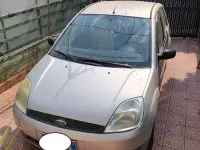 Usata Ford Fiesta 90 CV (66 kW) 2004 Grigio Utilitaria