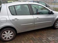 Usata Renault Clio II 75 CV (55 kW) 2011 Grigio Berlina