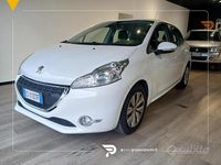 Usata Peugeot 208 Active 82 CV (60 kW) 2013 Bianco Utilitaria