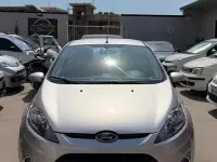Usata Ford Fiesta Titanium 70 CV (51 kW) 2012 Grigio Berlina