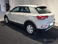 Usata VW T-Roc Life 110 CV (80 kW) 2022 Grigio metallizzato SUV