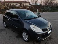 Usata Renault Clio II LE 75 CV (55 kW) 2007 Berlina