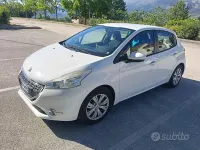 Usata Peugeot 208 68 CV (50 kW) 2014 Bianco Utilitaria