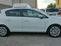 Usata Opel Corsa Cosmo 95 CV (69 kW) 2011 Bianco Utilitaria