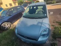 Usata Ford Fiesta Ghia 80 CV (58 kW) 2002 Grigio Utilitaria