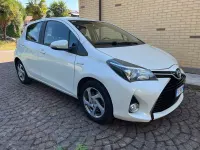 Usata Toyota Yaris Hybrid Active 73 CV (53 kW) 2016 Bianco Berlina