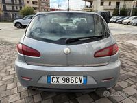 Usata Alfa Romeo 147 Distinctive 115 CV (84 kW) 2005 Grigio Utilitaria