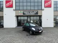 Usado Toyota Yaris 90 CV (66 kW) 2007 Gris Utilitario