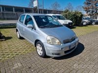 Usata Toyota Yaris Sol 74 CV (54 kW) 2005 Grigio Berlina