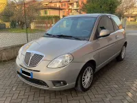 Usata Lancia Ypsilon Silver 75 CV (55 kW) 2011 Marrone Utilitaria
