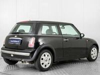 Begagnad Mini ONE 90 HK (66 kW) 2003 Svart Halvkombi