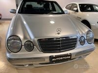 Usata Mercedes E220 Executive 143 CV (105 kW) 2002 Grigio Berlina