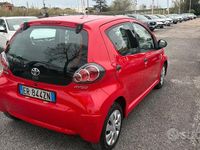 Usata Toyota Aygo Connect Style 68 CV (50 kW) 2013 Rosso Utilitaria