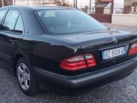 Usata Mercedes E240 136 CV (100 kW) 2002 Nero Berlina