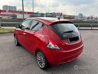 Usata Lancia Ypsilon 69 CV (50 kW) 2022 Rosso Utilitaria