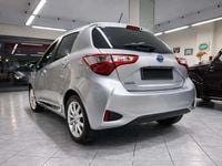 Brugt Toyota Yaris Hybrid Active 101 HK (74 kW) 2018 Sølv Sedan