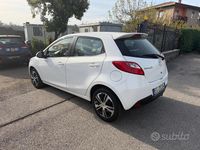 Usata Mazda 2 90th Anniversary 75 CV (55 kW) 2011 Bianco Utilitaria