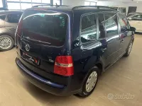 Usata VW Touran 105 CV (77 kW) 2005 Blu Monovolume
