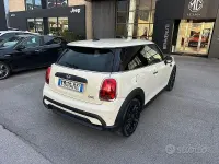 Usata Mini ONE Classic 75 CV (55 kW) 2021 Beige Utilitaria