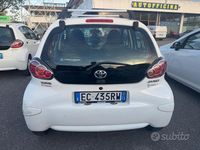 Usata Toyota Aygo 68 CV (50 kW) 2011 Bianco Utilitaria