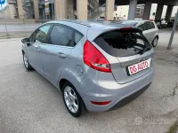 Usata Ford Fiesta Titanium 70 CV (51 kW) 2012 Grigio Berlina