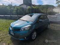 Usata Toyota Yaris Lounge 69 CV (50 kW) 2012 Blu Utilitaria