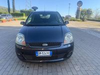 Usata Ford Fiesta Titanium 68 CV (50 kW) 2008 Grigio Utilitaria