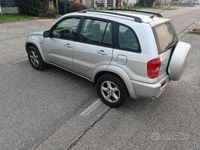 Begagnad Toyota RAV4 129 HK (94 kW) 2000 Grå SUV