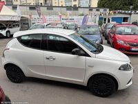 Usata Lancia Ypsilon Silver 69 CV (50 kW) 2022 Bianco Utilitaria