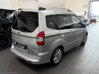 Usata Ford Tourneo Courier Titanium 101 CV (74 kW) 2015 Grigio Monovolume