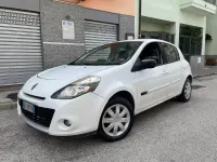 Usata Renault Clio II 75 CV (55 kW) 2010 Bianco Berlina