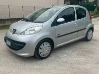 Usata Peugeot 107 68 CV (50 kW) 2007 Grigio Utilitaria