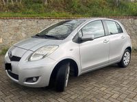 Usata Toyota Yaris 90 CV (66 kW) 2009 Grigio Utilitaria