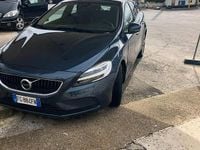 Usata Volvo V40 Momentum 120 CV (88 kW) 2017 Blu Berlina