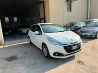 Usata Peugeot 208 Active 102 CV (75 kW) 2018 Bianco Utilitaria