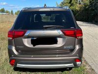 Usata Mitsubishi Outlander P-HEV Instyle 121 CV (88 kW) 2016 Grigio SUV