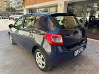 Usata Dacia Sandero Lauréate 90 CV (66 kW) 2015 Bluazzurro Utilitaria