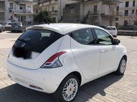 Usata Lancia Ypsilon Gold 69 CV (50 kW) 2017 Bianco Utilitaria