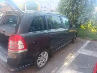 Usata Opel Zafira 2008 Grigio Monovolume