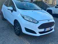 Usata Ford Fiesta 75 CV (55 kW) 2013 Bianco Utilitaria