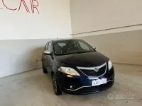 Usata Lancia Ypsilon 69 CV (50 kW) 2017 Blu Utilitaria