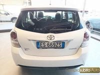 Usata Toyota Verso Active 132 CV (97 kW) 2013 Bianco Monovolume