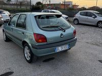Usata Ford Fiesta 75 CV (55 kW) 2000 Blu Berlina