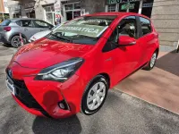 Usata Toyota Yaris Hybrid Active 73 CV (53 kW) 2018 Rosso Berlina