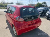 Usata Toyota Aygo 68 CV (50 kW) 2011 Rosso Utilitaria