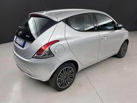 Usata Lancia Ypsilon Gold 69 CV (50 kW) 2021 Grigio argento Utilitaria