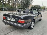 Usata Mercedes E200 136 CV (100 kW) 1993 Nero Cabrio