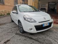 Käytetty Renault Clio IV Dynamique 89 HP (65 kW) 2012 Valkoinen Sedan