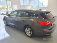 Usata Ford Focus 120 CV (88 kW) 2019 Grigio Station wagon