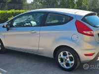 Usata Ford Fiesta 82 CV (60 kW) 2012 Grigio Coupé